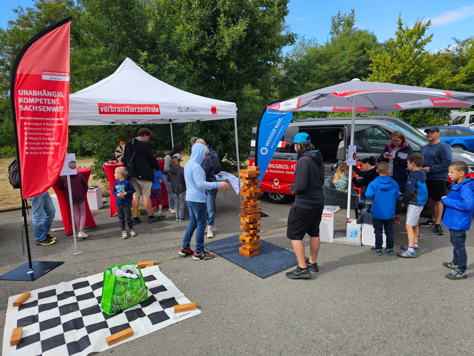 Gemeinsamer Stand des WEISSEN RING & der Verbraucherzentrale
